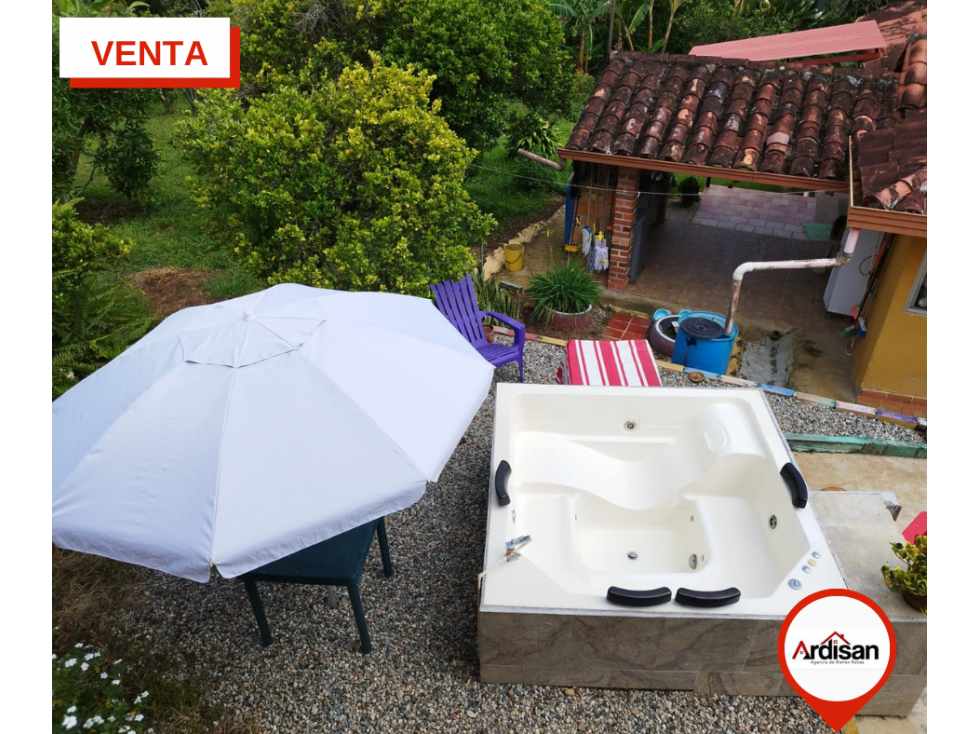 FINCA SEMIPLANA - 2 HECTÁREA 1.211 M2 (556 m2 de construcción) - 1