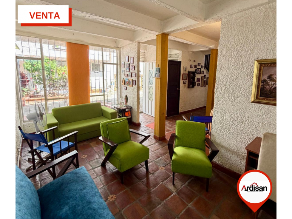 CASA CENTRAL DE DOS PISOS EN CONJUNTO CERRADO