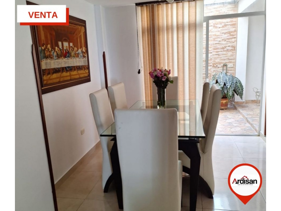 AMPLIA CASA DE DOS PISOS MAS DOBLE TERRAZAS EN EXCLUSIVO CONJUNTO — foto 4