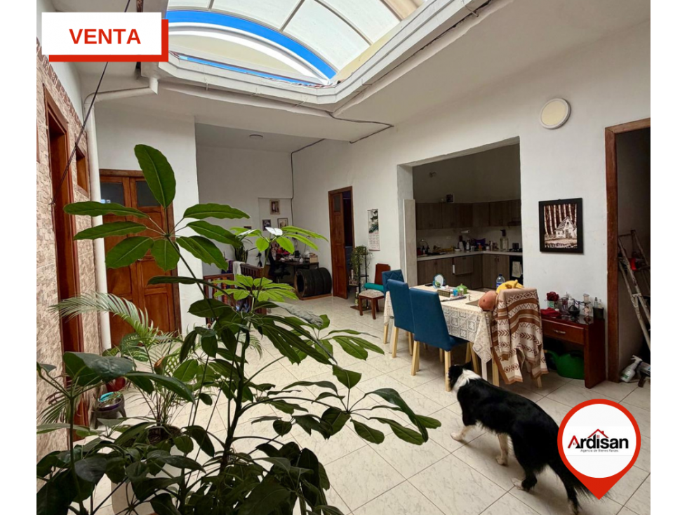 CASA AMPLIA CENTRAL DE 10MTS DE FRENTE X 31MTS DE FONDO - 1