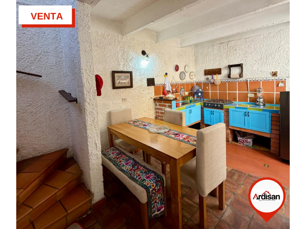 CASA CENTRAL DE DOS PISOS EN CONJUNTO CERRADO — foto 4