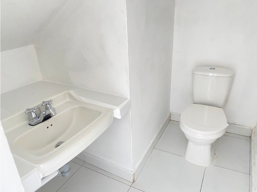 ARRIENDO LOCAL COMERCIAL CENTRAL AMPLIO - 4