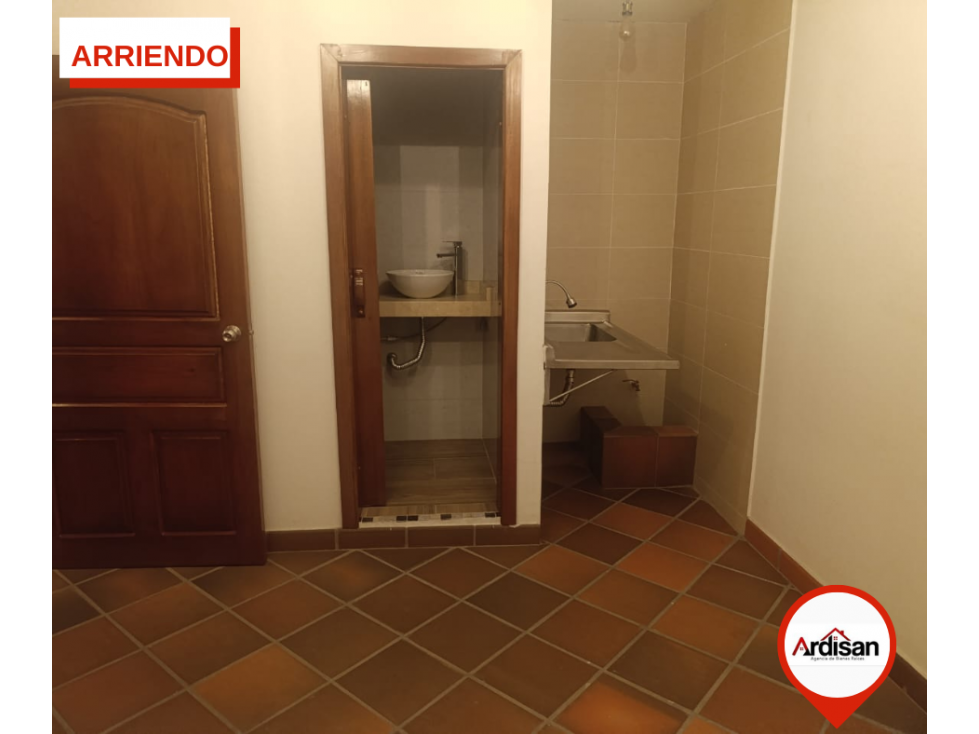 ARRIENDO LOCALES COMERCIALES EN SEGUNDO PISO PARA OFICINAS - 2