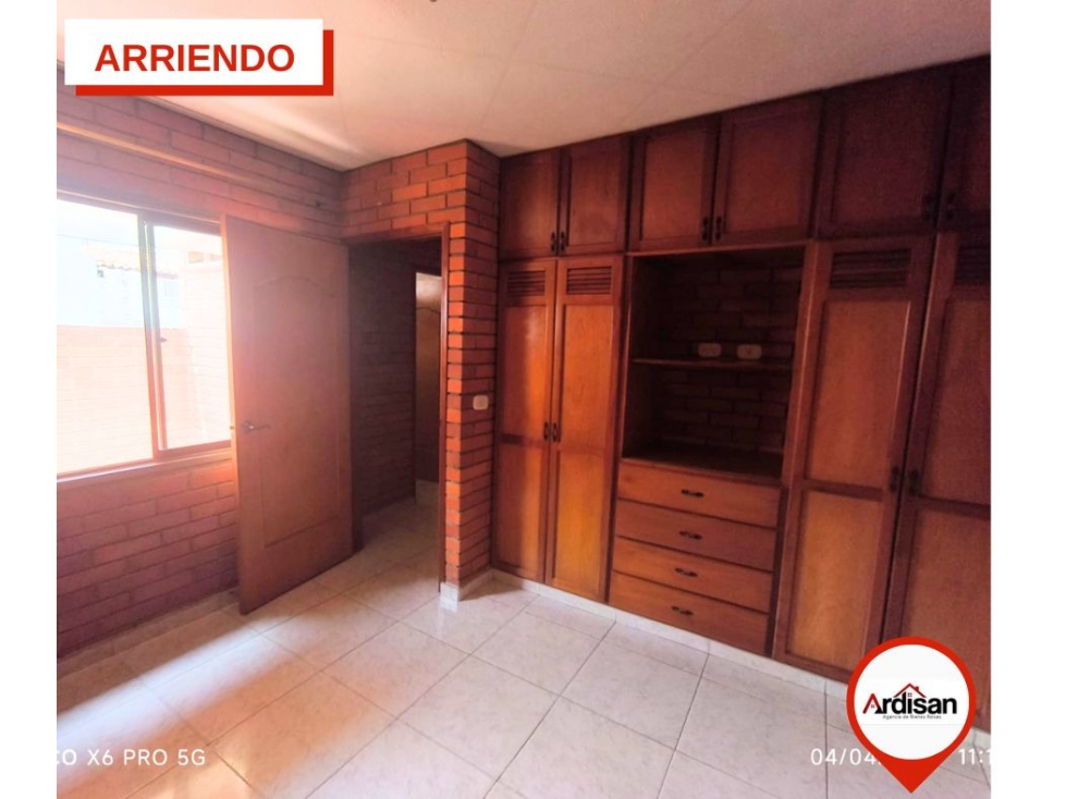 SE ARRIENDA APARTAMENTO DUPLEX TERCER CON CUARTO PISO CENTRAL - 2