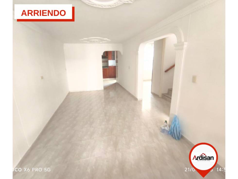 ARRIENDO CASA DE DOS PISOS CON GARAJE - PORTAL DE SARAVITA - 2
