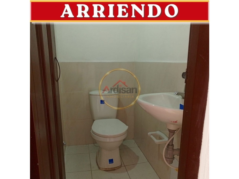 ARRIENDO LOCAL COMERCIAL CERCA DE LA CHIQUINQUIRA - 5