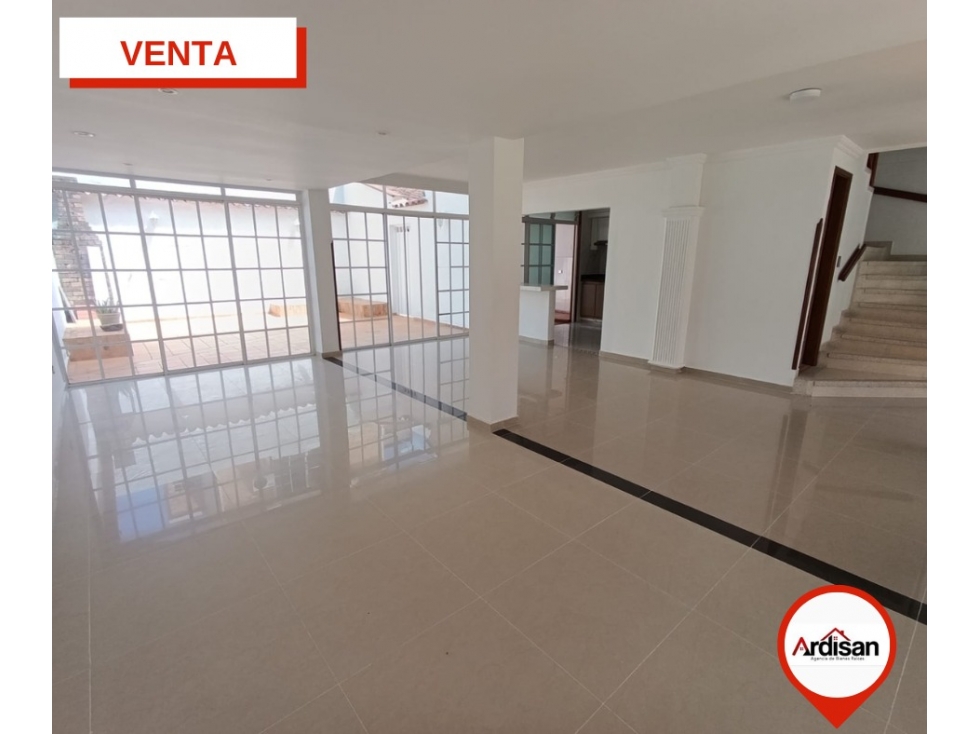 AMPLIA CASA DE TRES NIVELES EN EXCLUSIVO CONDOMINIO DEL SOCORRO - 2