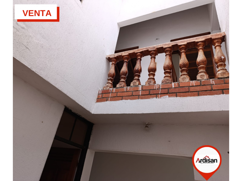 AMPLIA CASA COMERCIAL DE DOS DOS PISOS CON GARAJE — foto 5