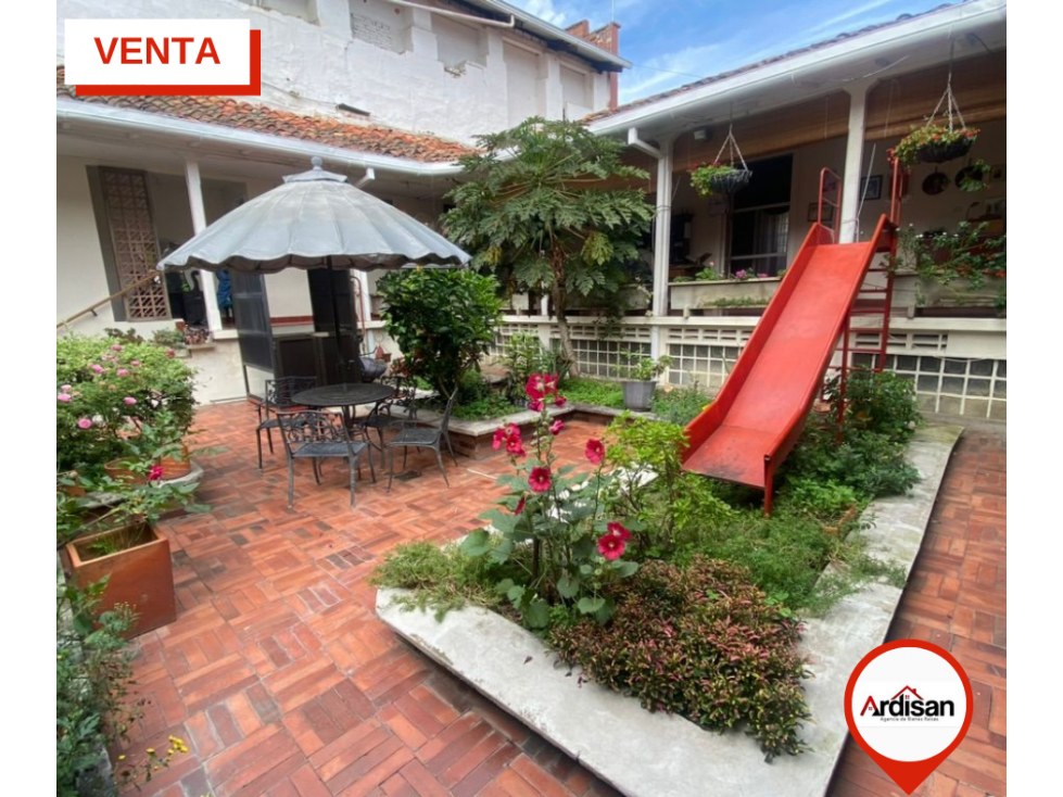AMPLIA CASA COMERCIAL CENTRAL CON LOCALES RENTANDO