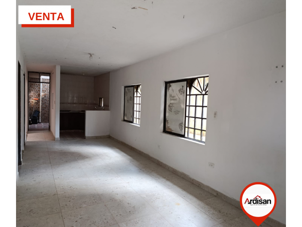 AMPLIA CASA COMERCIAL DE DOS DOS PISOS CON GARAJE — foto 2