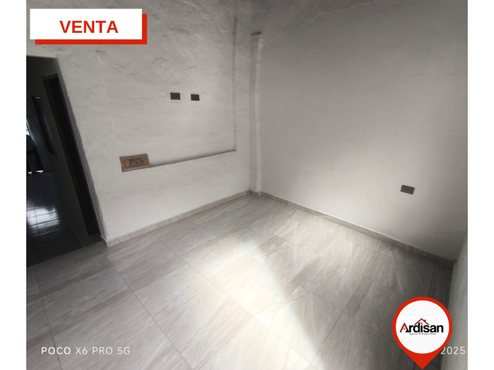 CASA CENTRAL CERCA A LA AVENIDAD NACIONAL