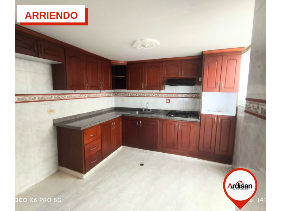 ARRIENDO CASA DE DOS PISOS CON GARAJE - PORTAL DE SARAVITA - 3