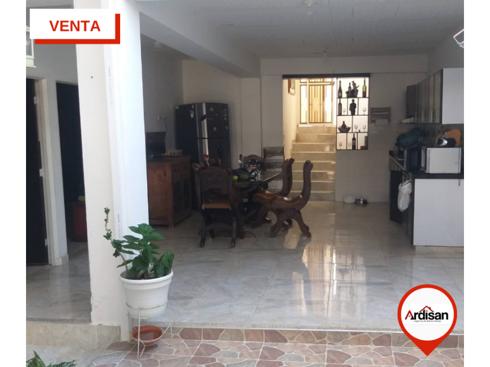 CASA CENTRAL DE DOS PISOS CON TERRAZA DE 240MTS — foto 2