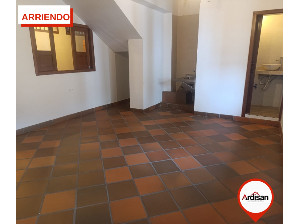 ARRIENDO LOCALES COMERCIALES EN SEGUNDO PISO PARA OFICINAS - 4