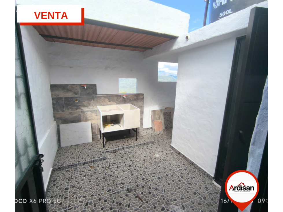 CASA CENTRAL CERCA A LA AVENIDAD NACIONAL — foto 5
