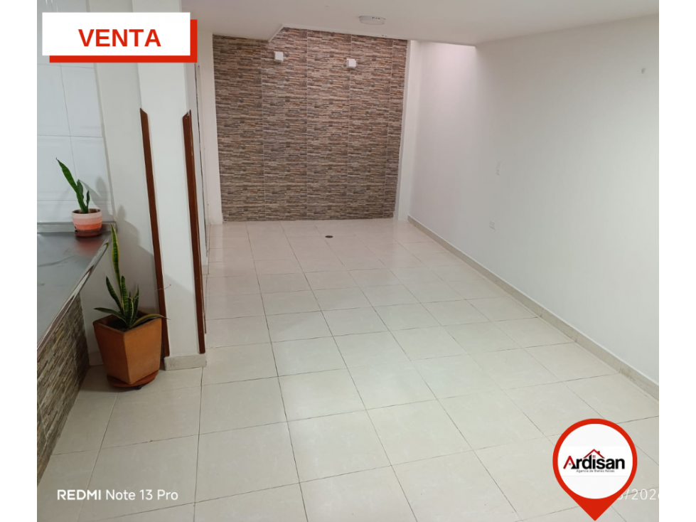 AMPLIA CASA DE DOS PISOS CON TERRAZA Y GARAJE — foto 5