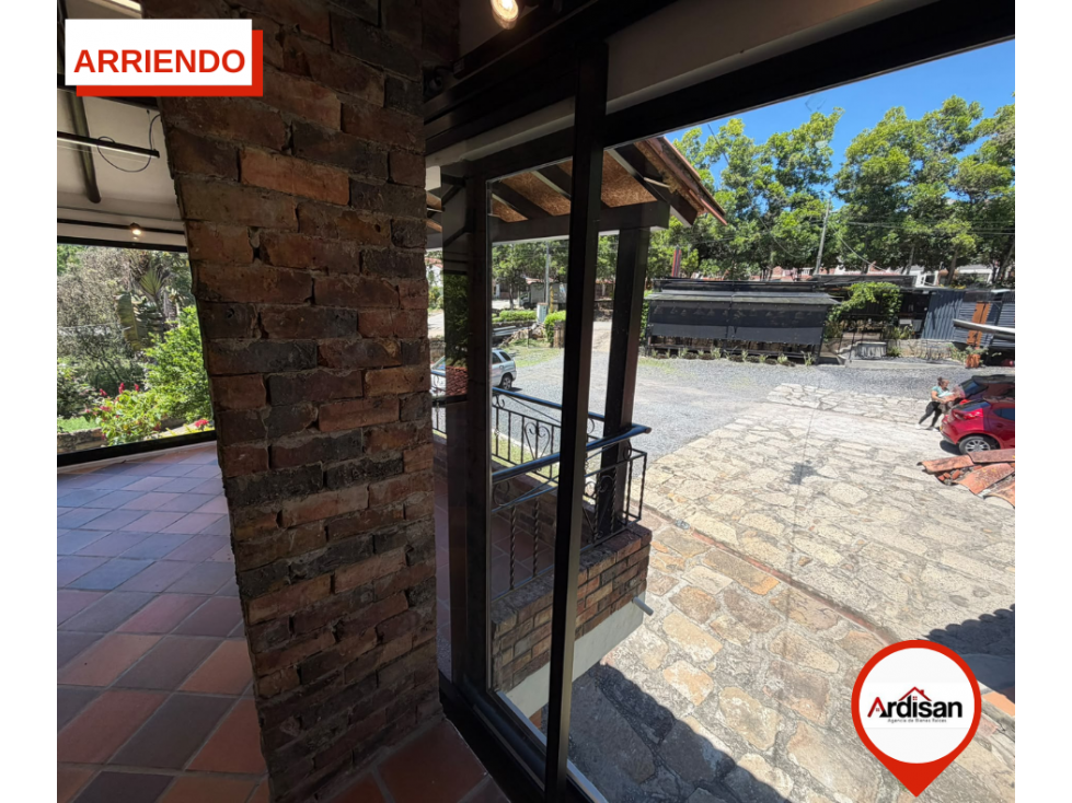 ARRIENDO LOCAL COMERCIAL AMPLIO EN SEGUNDO PISO - 6