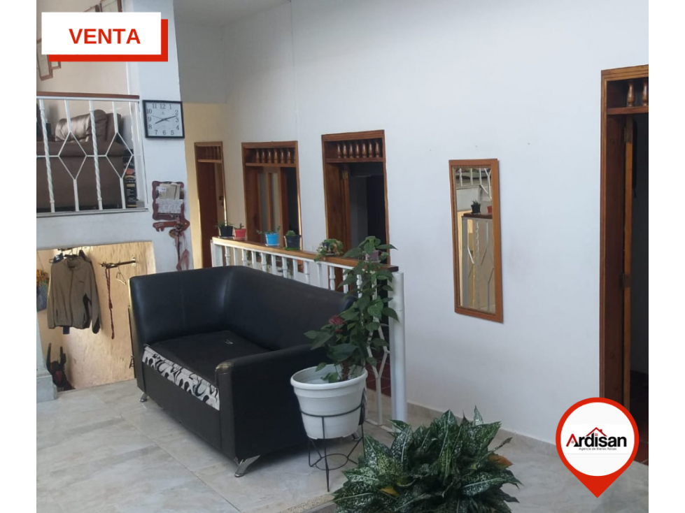 CASA CENTRAL DE DOS PISOS CON TERRAZA DE 240MTS — foto 5