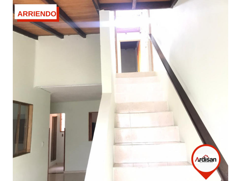 AMPLIO APARTAMENTO SEGUNDO PISO - 3