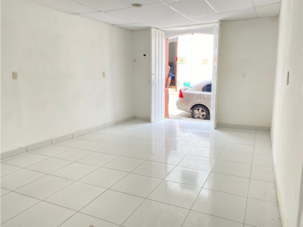 ARRIENDO LOCAL COMERCIAL CENTRAL AMPLIO - 5