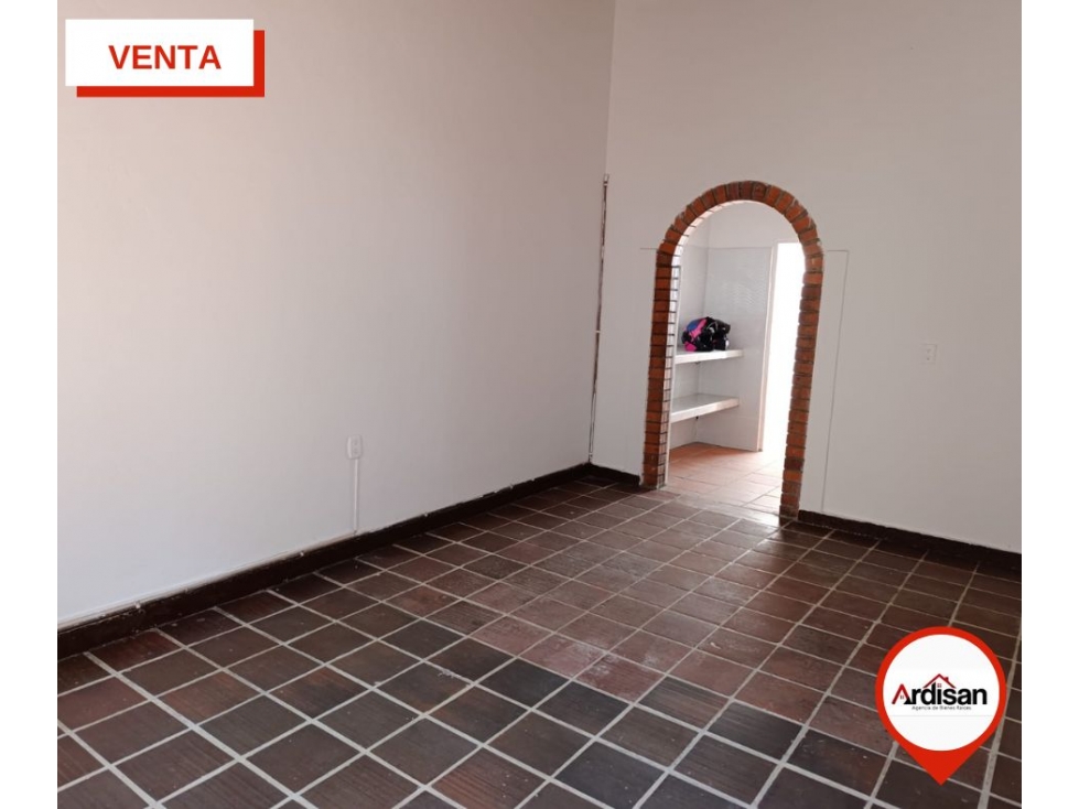 CASA TRADICIONAL DE DOS PISOS EN PEATONAL