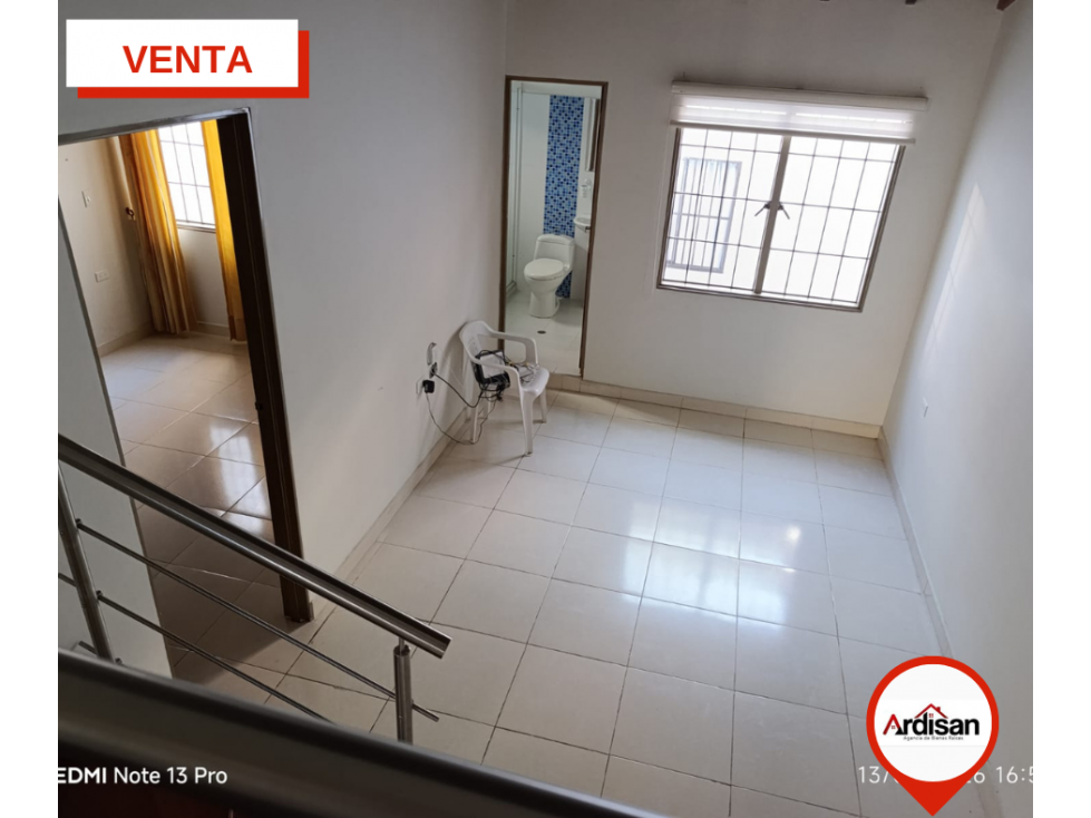 AMPLIA CASA DE DOS PISOS CON TERRAZA Y GARAJE — foto 6