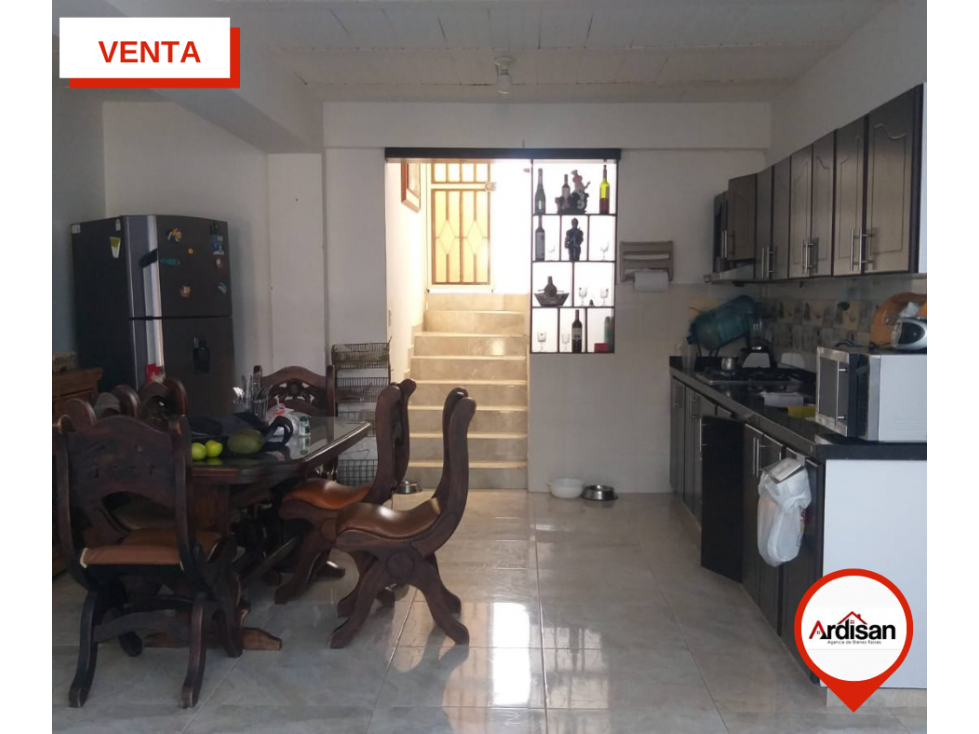 CASA CENTRAL DE DOS PISOS CON TERRAZA DE 240MTS — foto 4