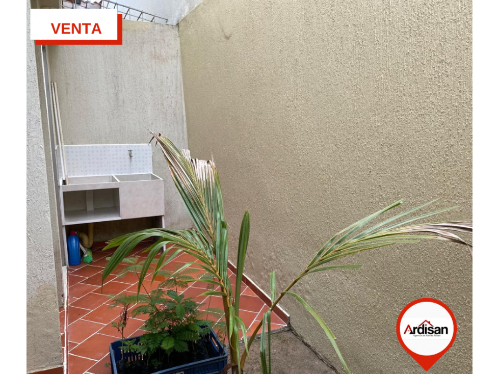 LINDA CASA ESSQUINERA DE 2 PISOS EN URBANIZACION - 5