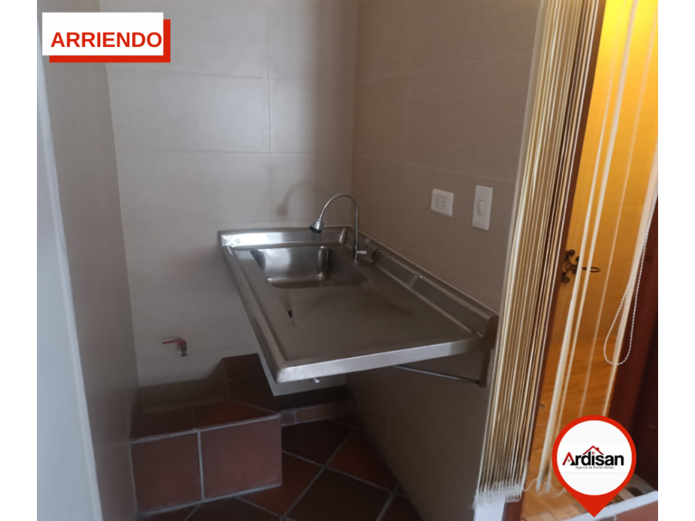 ARRIENDO LOCALES COMERCIALES EN SEGUNDO PISO PARA OFICINAS - 6
