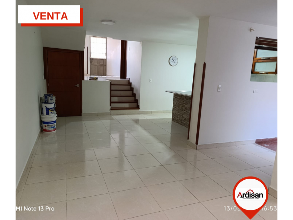 AMPLIA CASA DE DOS PISOS CON TERRAZA Y GARAJE — foto 4