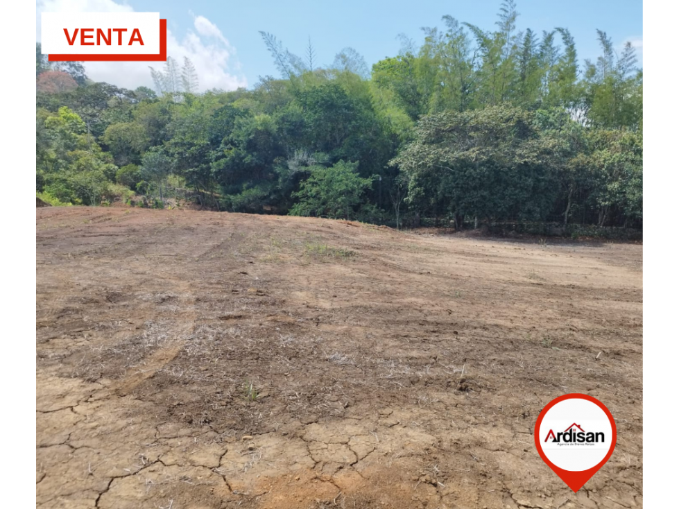 EXCELENTE LOTE PLANO DE 2.600MTS EN CONJUNTO CAMPESTRE - 2