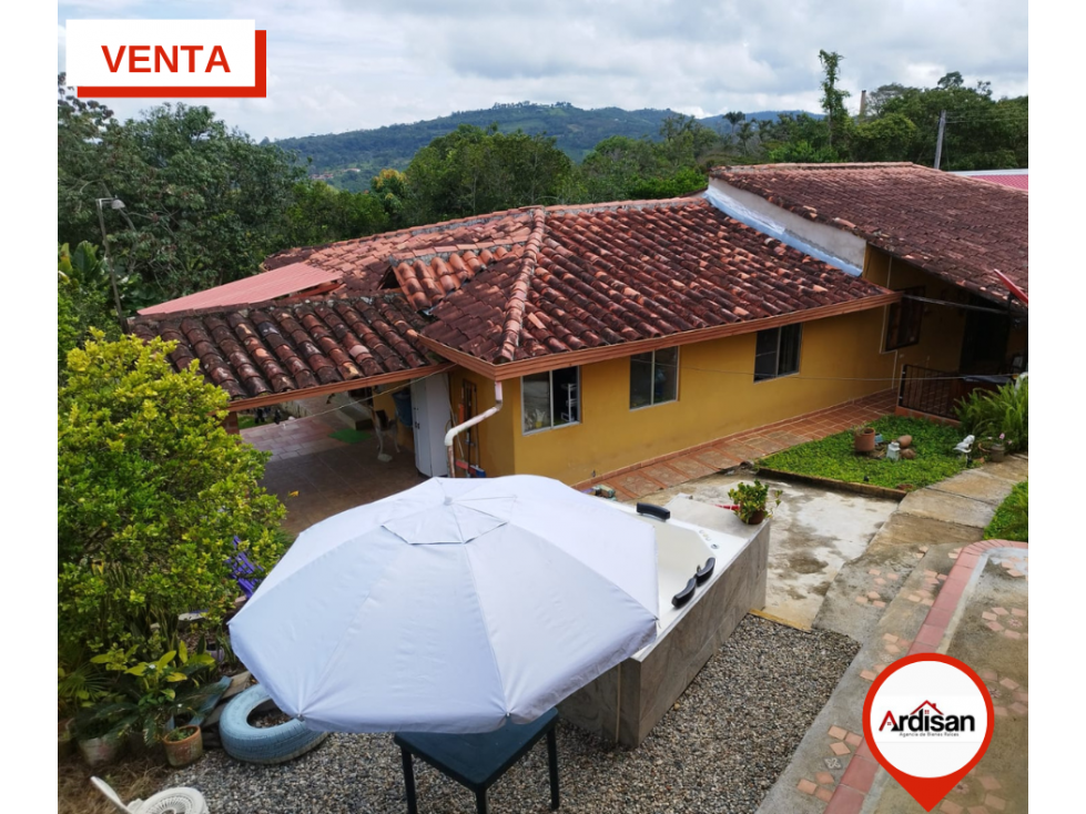 FINCA SEMIPLANA - 2 HECTÁREA 1.211 M2 (556 m2 de construcción) - 6