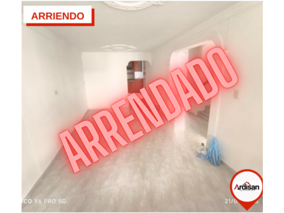 ARRIENDO CASA DE DOS PISOS CON GARAJE - PORTAL DE SARAVITA - 1