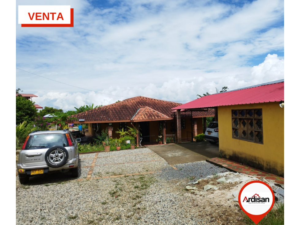 FINCA SEMIPLANA - 2 HECTÁREA 1.211 M2 (556 m2 de construcción) - 5