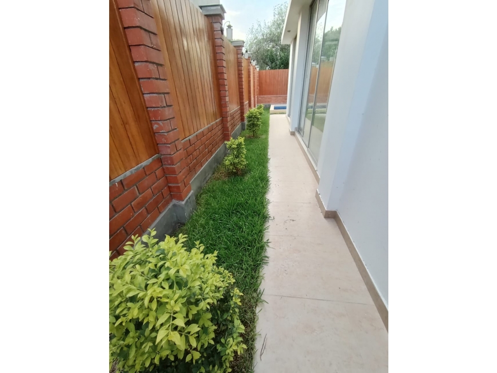 VENDO LINDA CASA EN CLUB HOUSE DE MIRAFLORES COUNTRY — foto 3