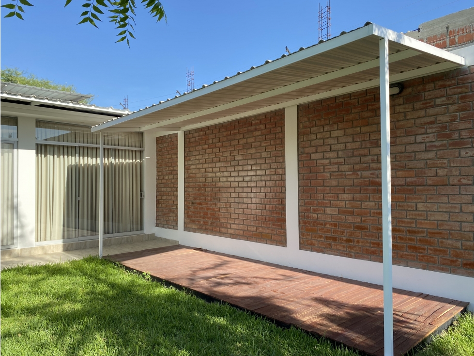 EN VENTA CASA CON PISCINA EN EJIDOS - 3