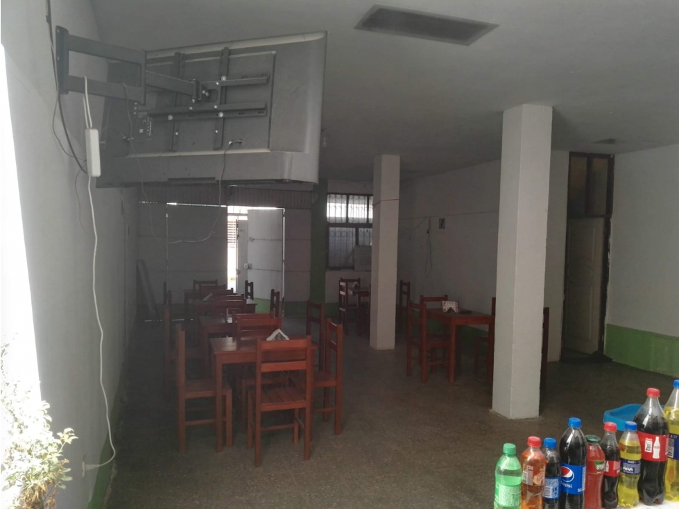 ALQUILO LOCAL COMERCIAL EN AVENIDA PRINCIPAL - 4
