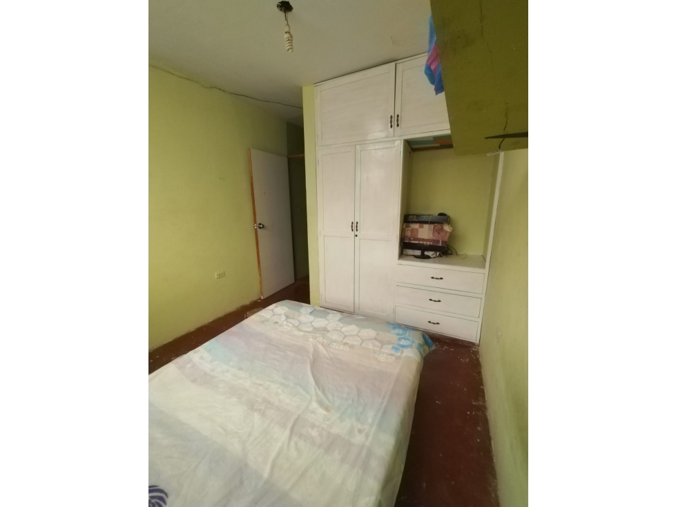 EN VENTA CASA DE DOS PISOS ALMIRANTE M.G - 6