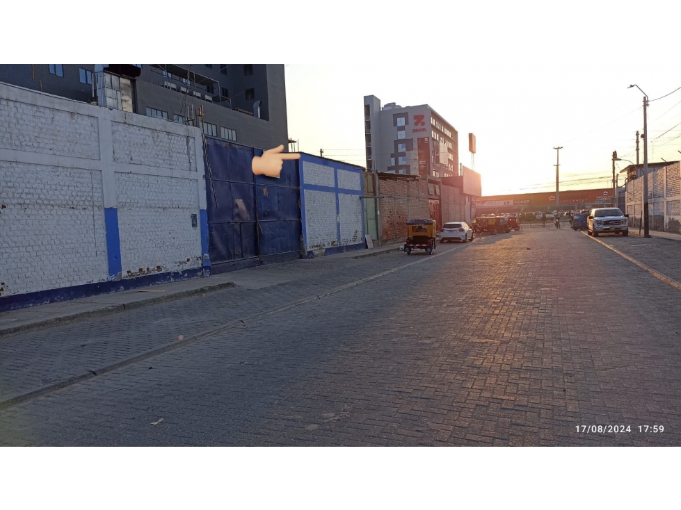 ALQUILO LOCAL COMERCIAL FRENTE A REAL PLAZA - 1