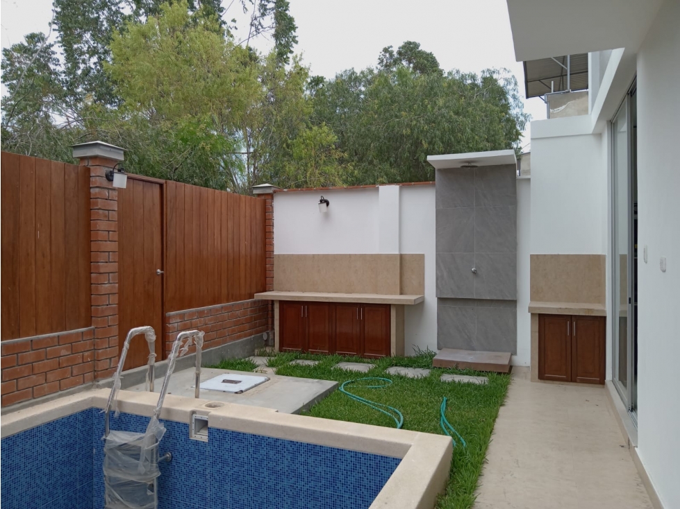 VENDO LINDA CASA EN CLUB HOUSE DE MIRAFLORES COUNTRY — foto 5