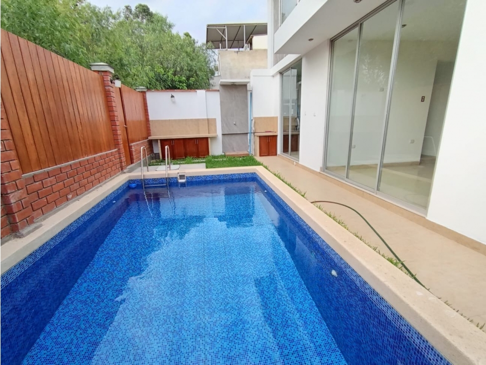 VENDO LINDA CASA EN CLUB HOUSE DE MIRAFLORES COUNTRY — foto 2