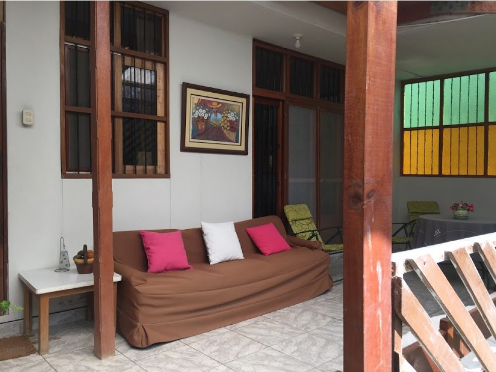 VENDO AMPLIA CASA Y CUARTOS PARA ALQUILER EN GERANIOS, PIURA - 3
