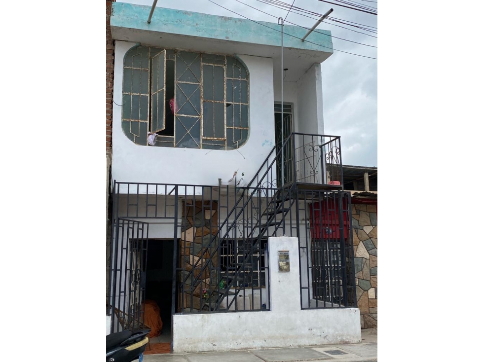 CASA EN VENTA A POCOS METROS DE LA GRAU - 2