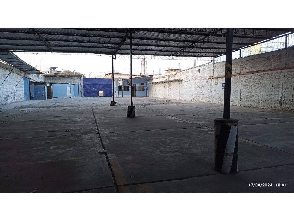 ALQUILO LOCAL COMERCIAL FRENTE A REAL PLAZA - 2