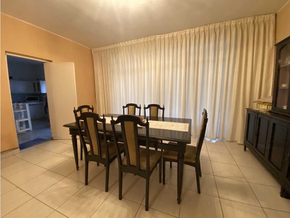 VENDO CASA EN AVENIDA CAYETANO FRENTE A BANCO — foto 2