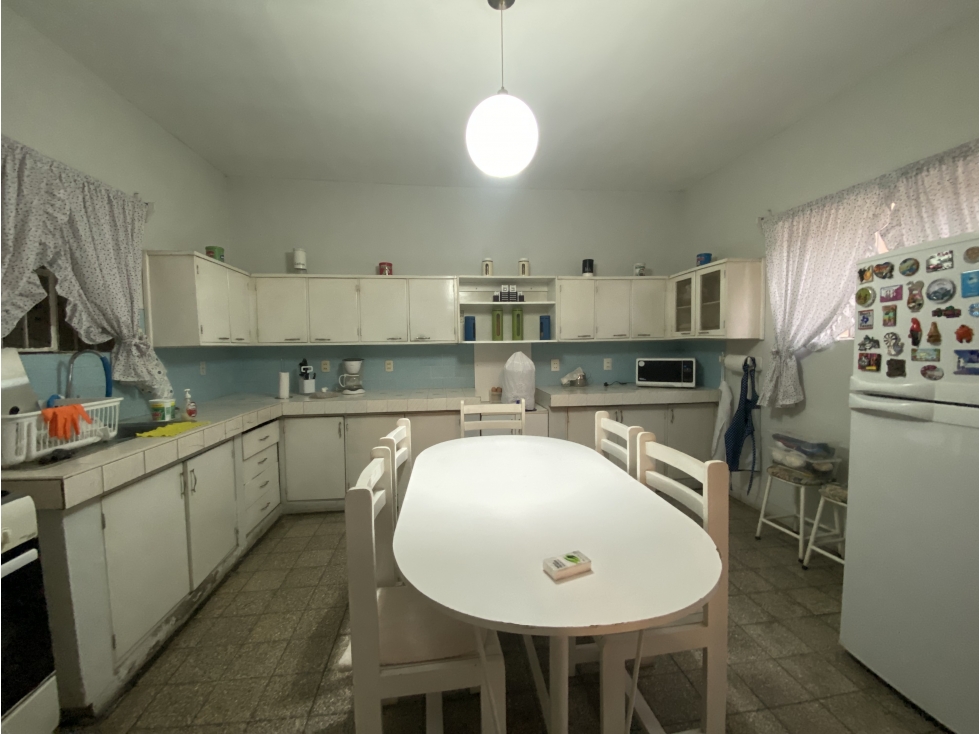 VENDO CASA EN AVENIDA CAYETANO FRENTE A BANCO — foto 5