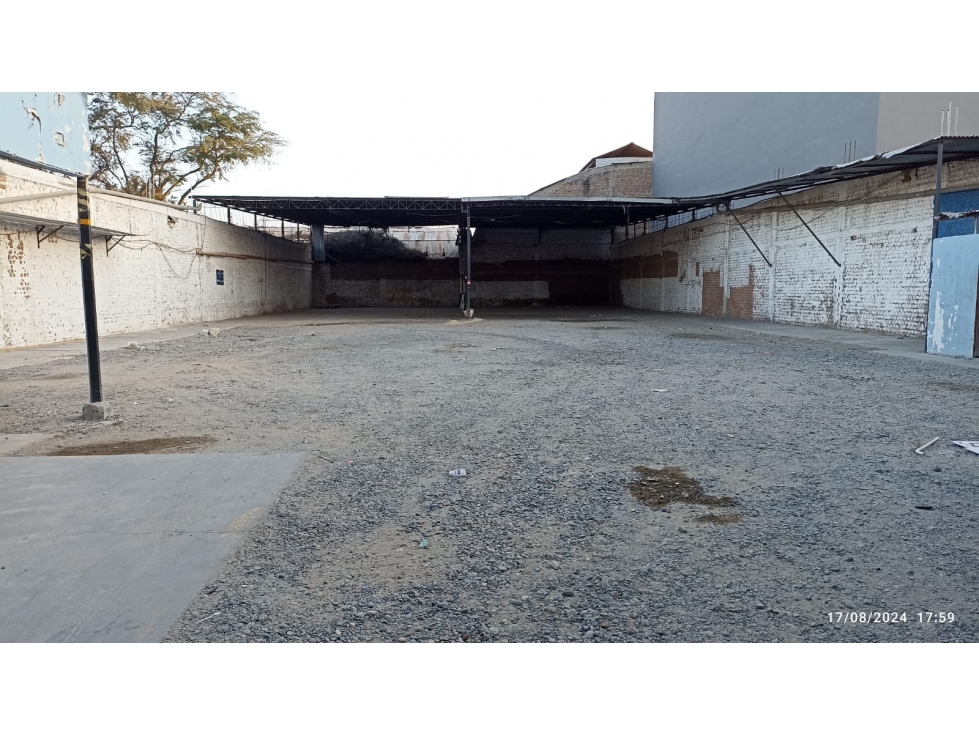 ALQUILO LOCAL COMERCIAL FRENTE A REAL PLAZA - 3
