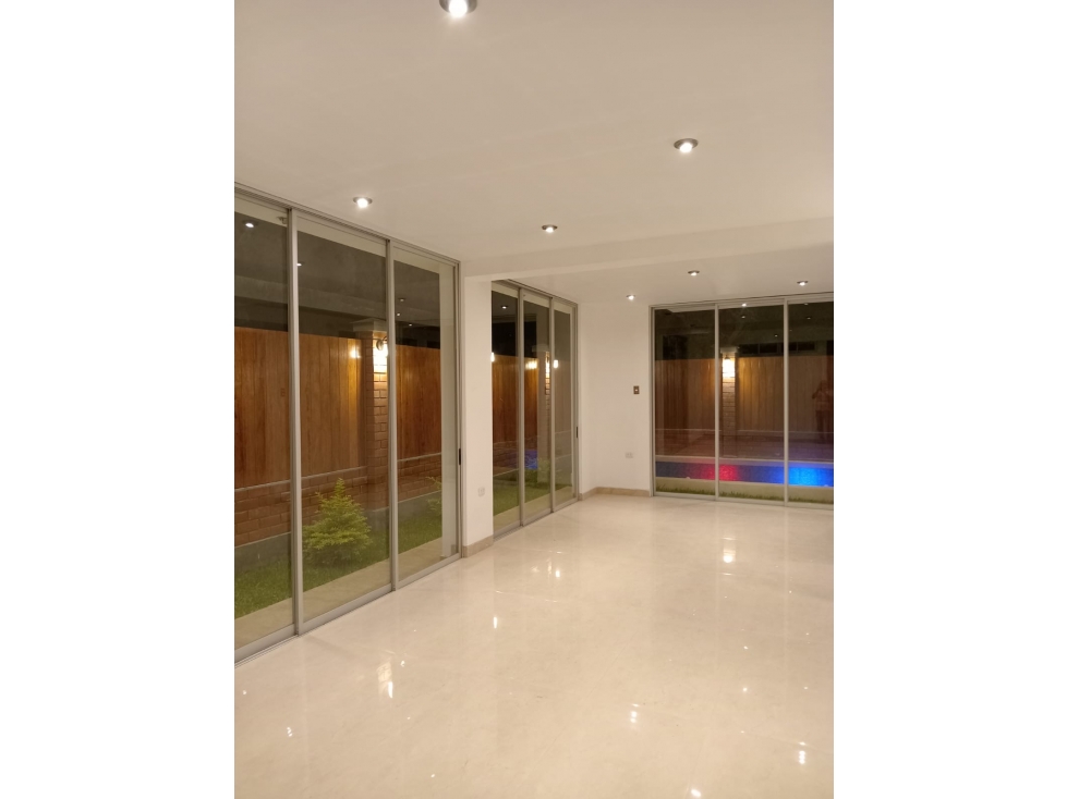 VENDO LINDA CASA EN CLUB HOUSE DE MIRAFLORES COUNTRY — foto 4