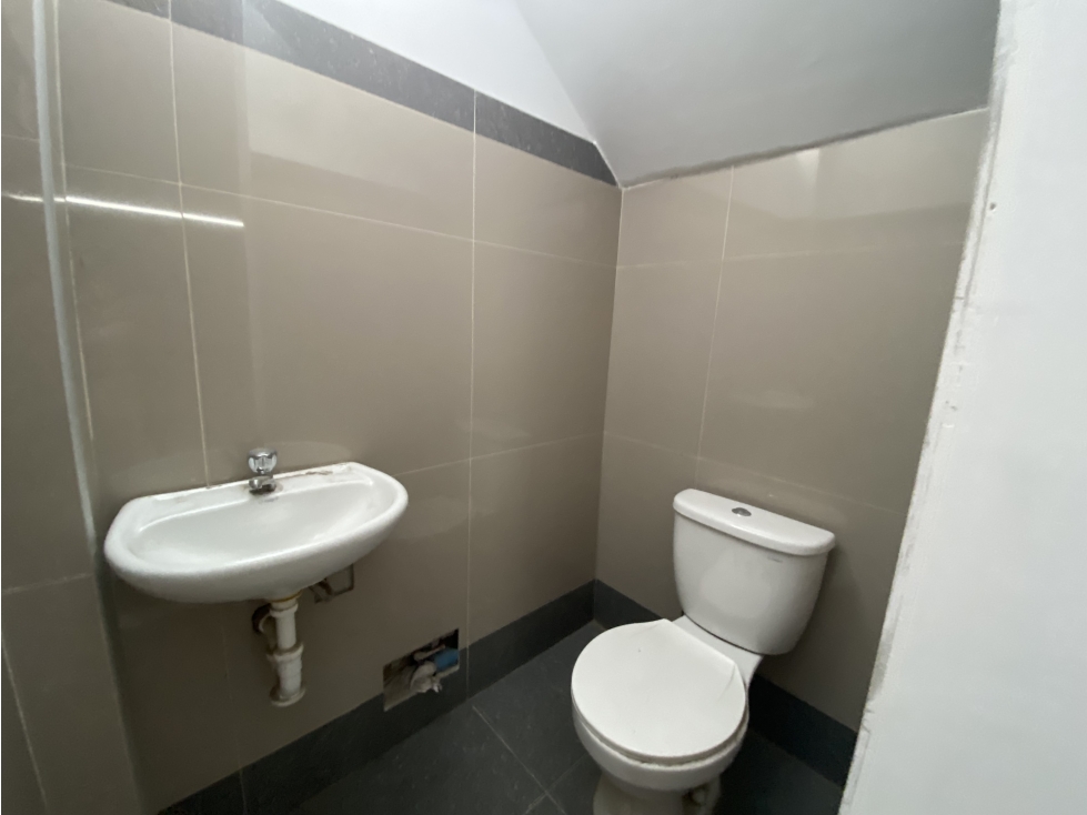 EN VENTA LOCAL COMERCIAL CERCA A ÓVALO BOLOGNESI - 4