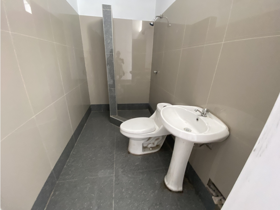 EN VENTA LOCAL COMERCIAL CERCA A ÓVALO BOLOGNESI - 5